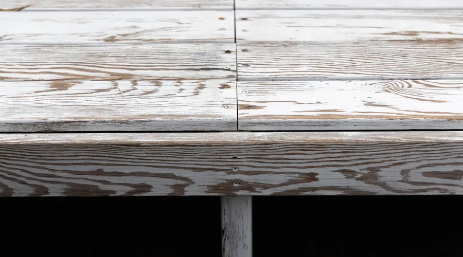 Head-to-Head: Cedar Aesthetics & Grain Visibility - Detailed view of aged wooden planks